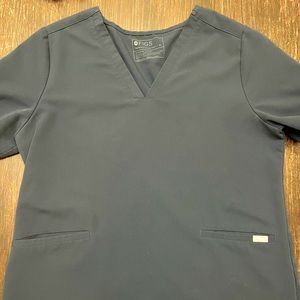 Figs XL scrub top